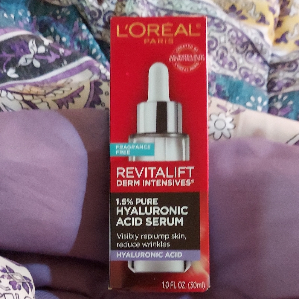 L'Oreal Revitalift Derm Intensives Hyaluronic Acid Serum - Red and Silver